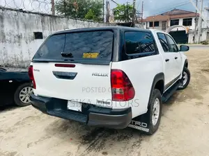 Toyota Hilux 2019 White