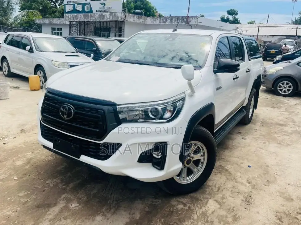 Toyota Hilux 2019 White