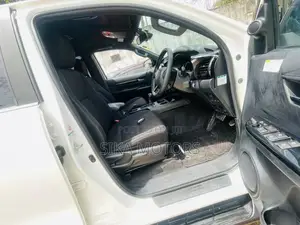 Toyota Hilux 2019 White