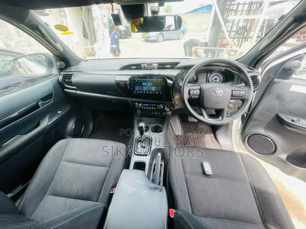 Toyota Hilux 2019 White