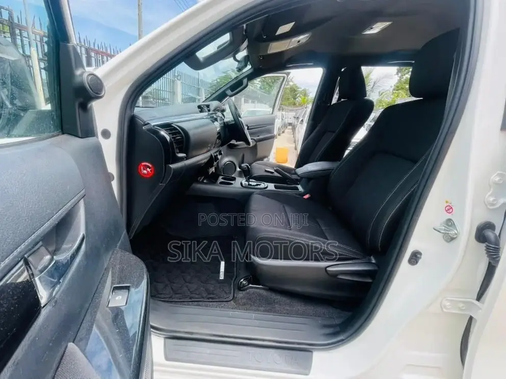 Toyota Hilux 2019 White