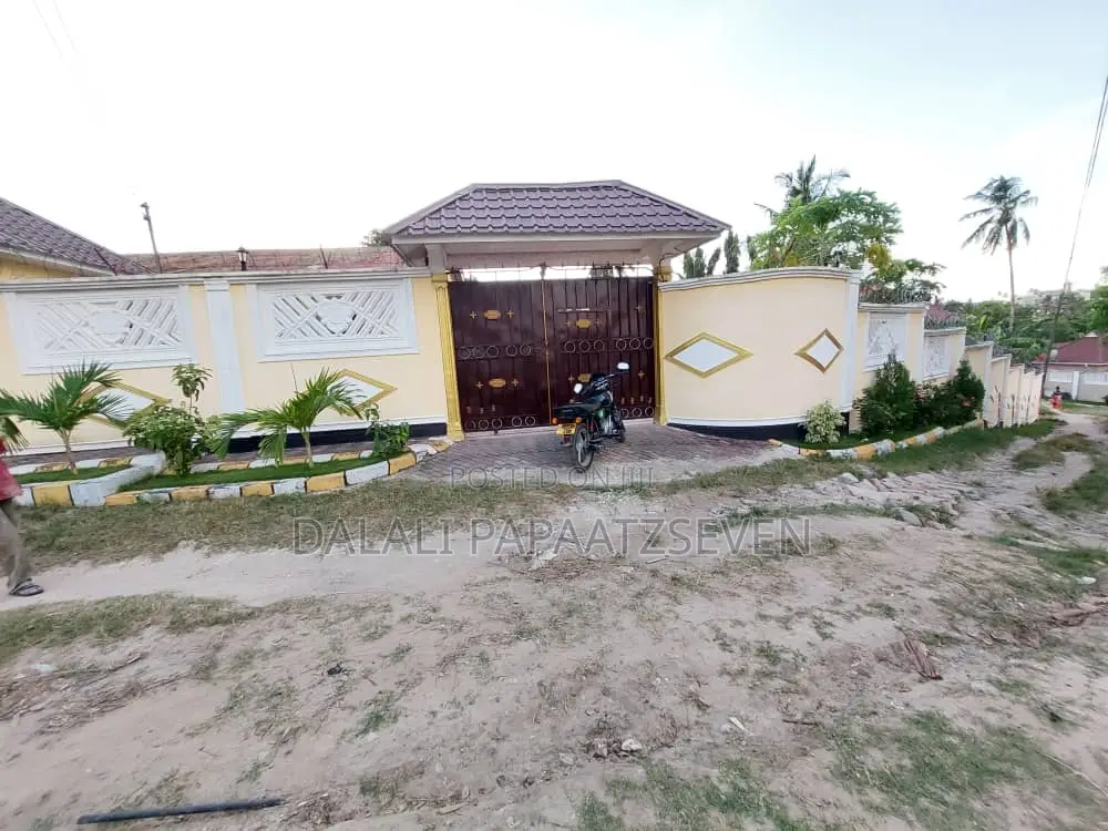 2bdrm Apartment in Dalalipapaatzseven, Kimara for rent
