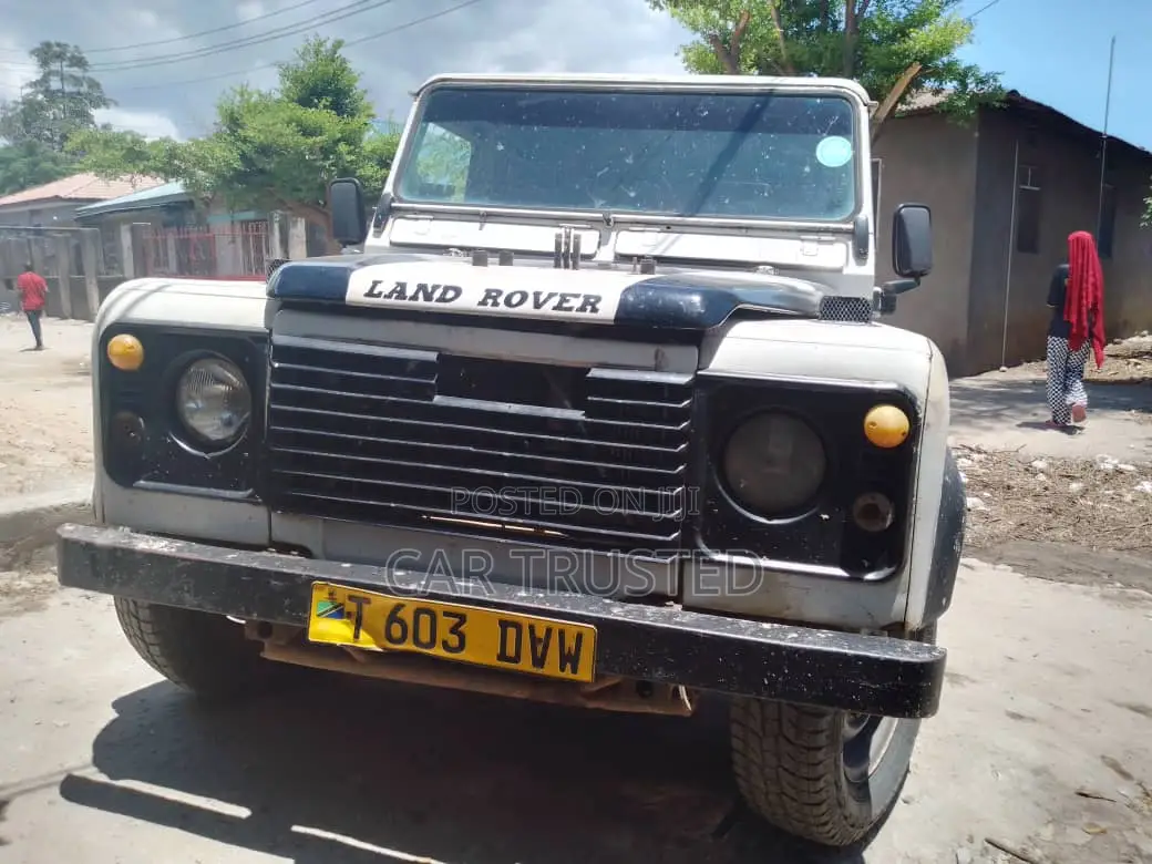 Land Rover Defender 2002 White
