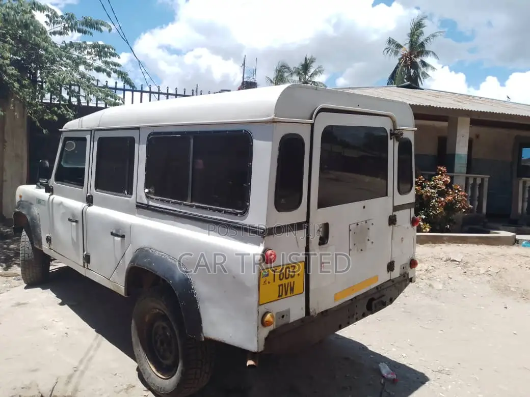 Land Rover Defender 2002 White