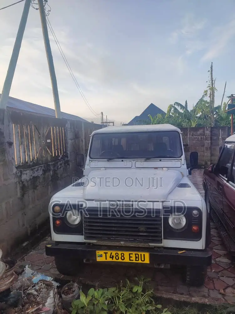 Land Rover Defender 2002 White