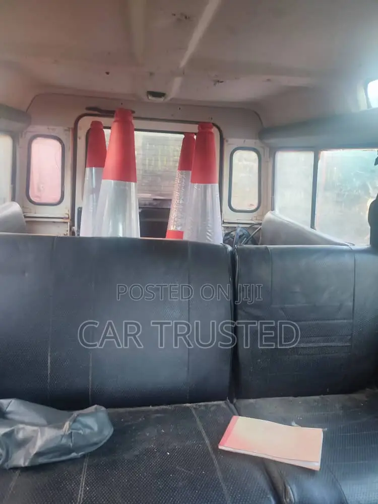Land Rover Defender 2002 White
