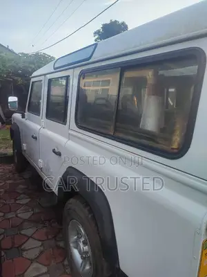 Land Rover Defender 2002 White