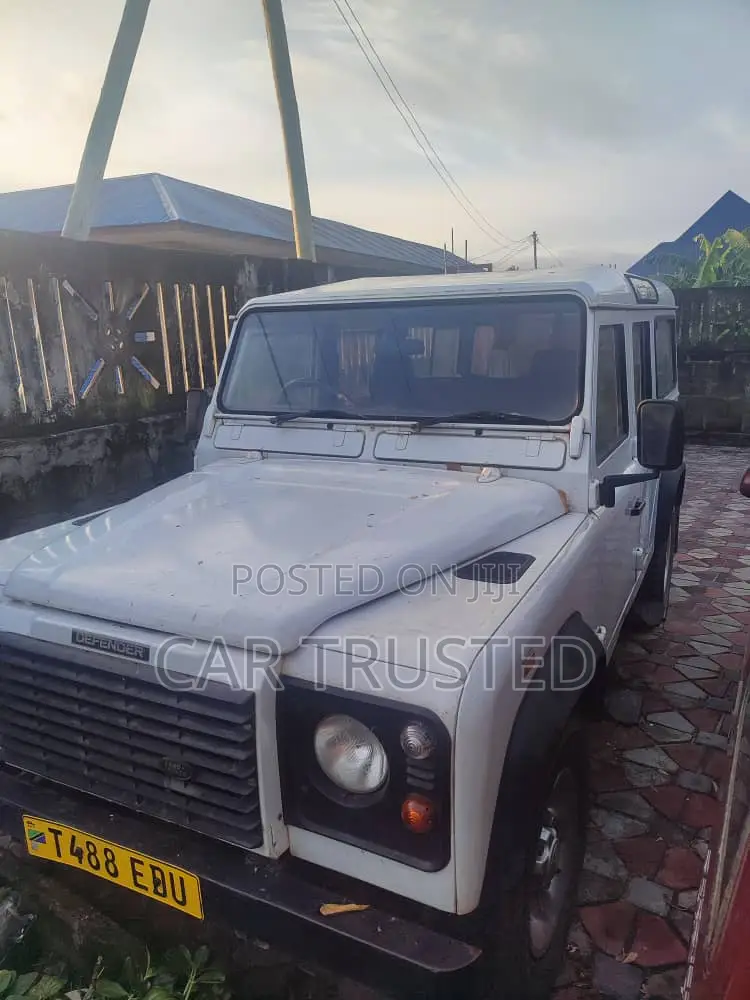 Land Rover Defender 2002 White