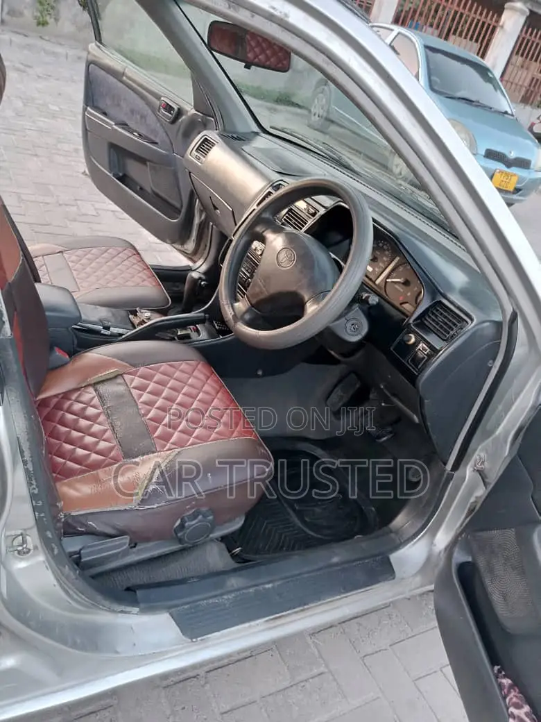Toyota Carina 1.5 FWD Sedan 2001 Silver