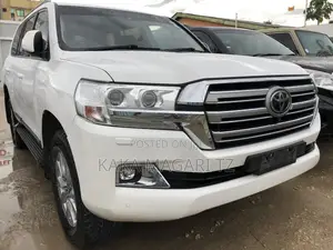 Toyota Land Cruiser 2017 White