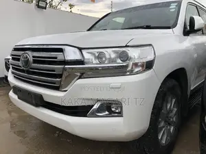 Toyota Land Cruiser 2017 White
