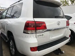 Toyota Land Cruiser 2017 White
