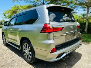 Lexus LX 570 (5 seats) AWD 2017 Gold