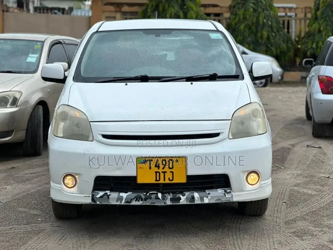 Toyota Raum 2004 White