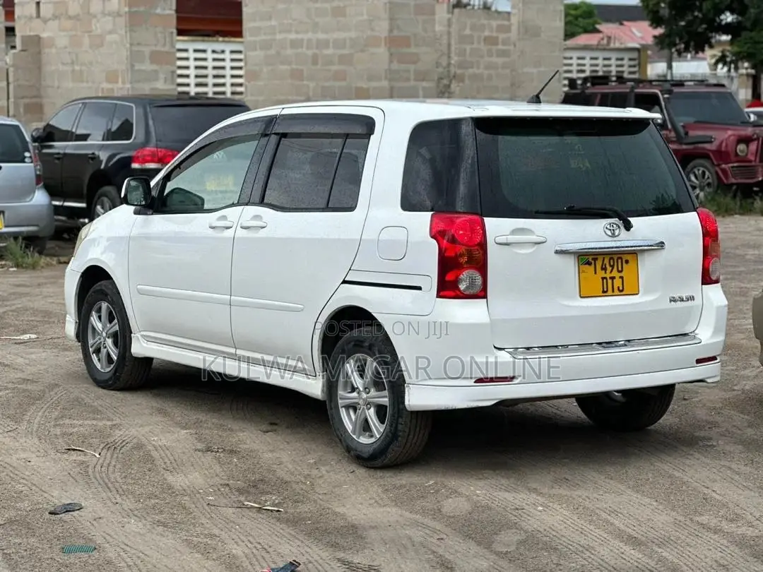 Toyota Raum 2004 White