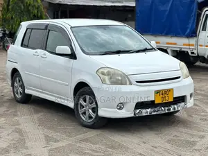 Toyota Raum 2004 White