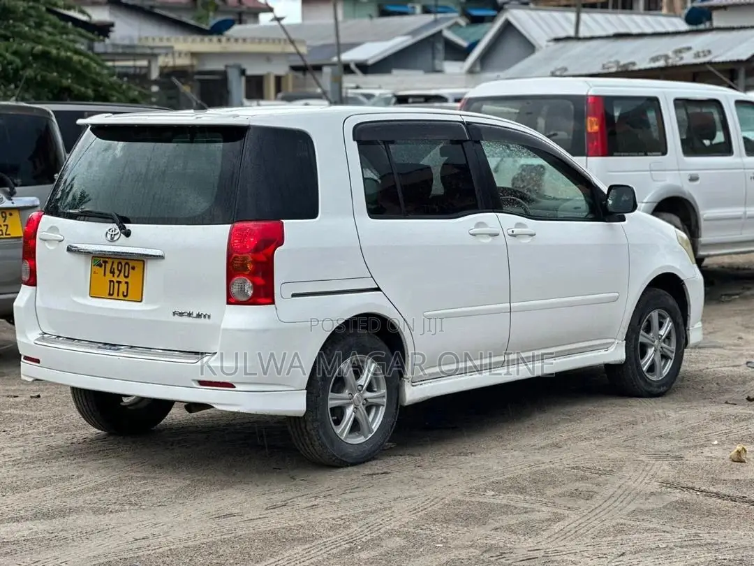 Toyota Raum 2004 White