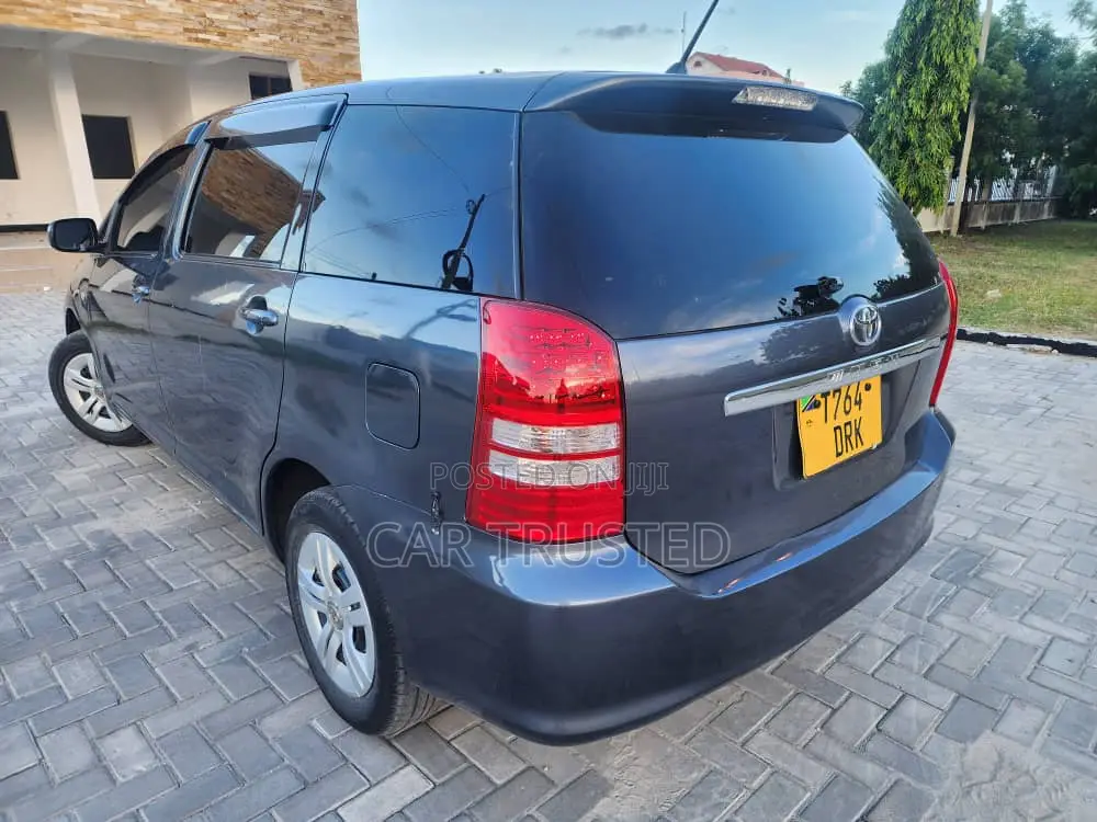 Toyota Wish 2004 Gray
