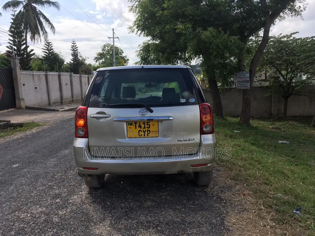 Toyota Raum 2003 Silver