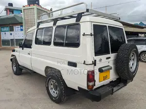 Toyota Land Cruiser 2005 White