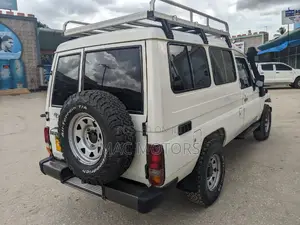 Toyota Land Cruiser 2005 White