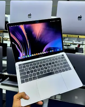 Laptop Apple MacBook Pro 2017 16GB Intel Core I7 SSD 256GB