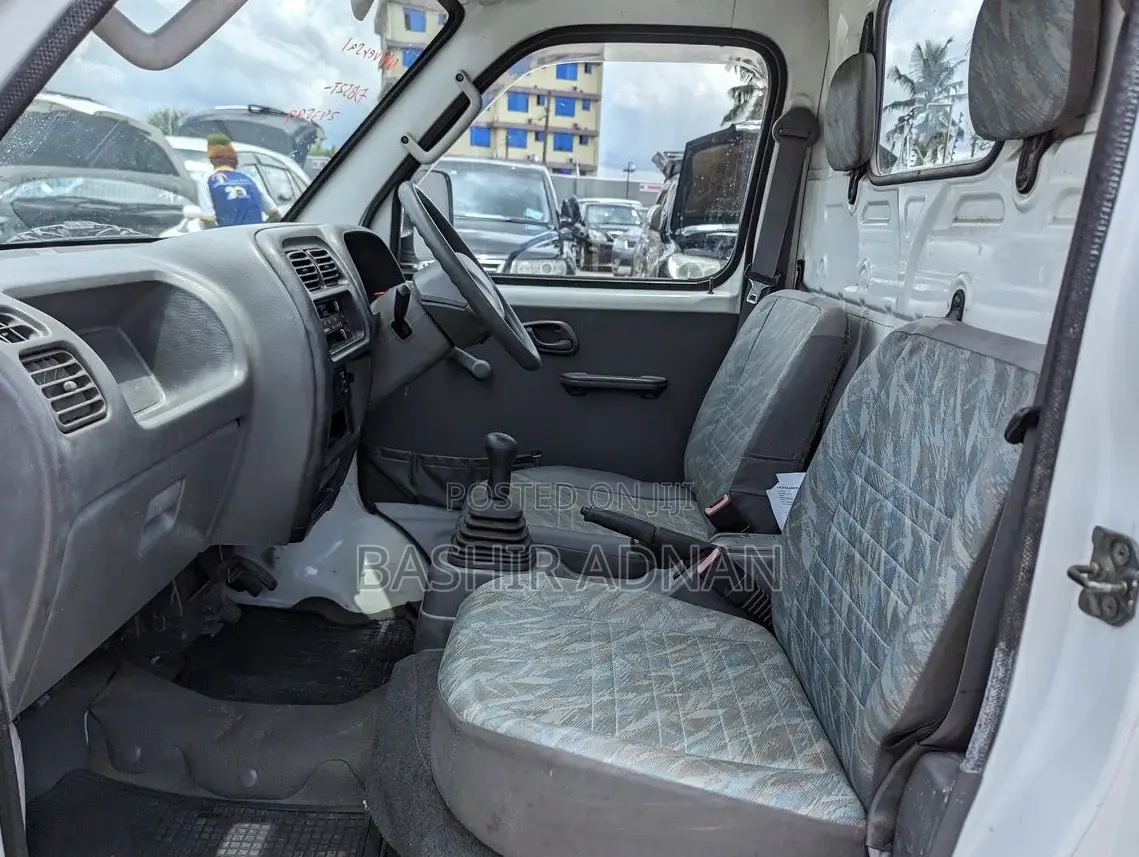 Suzuki Carry Engen Ndogo.