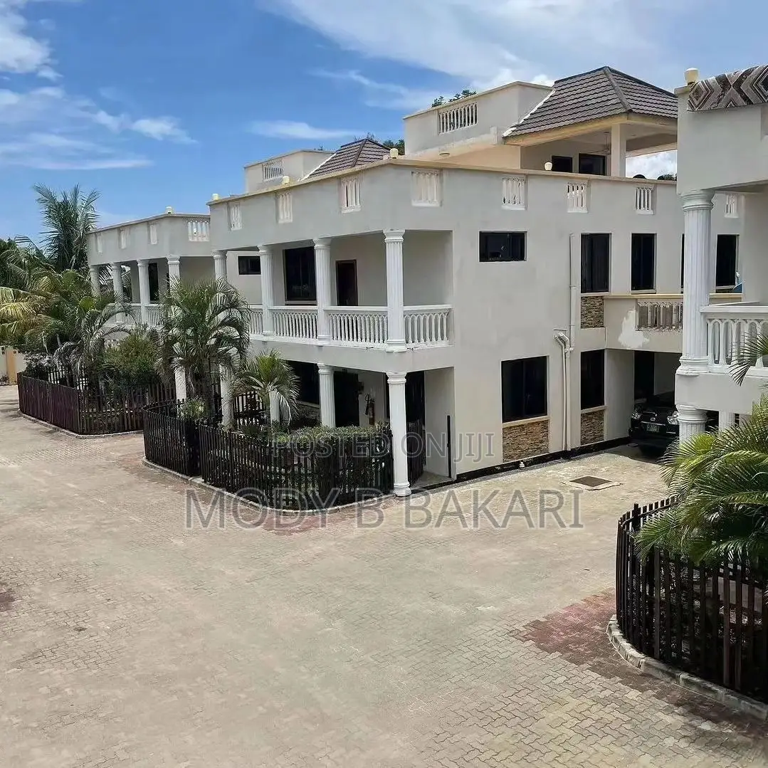 Furnished 4bdrm Villa in Masaki for rent