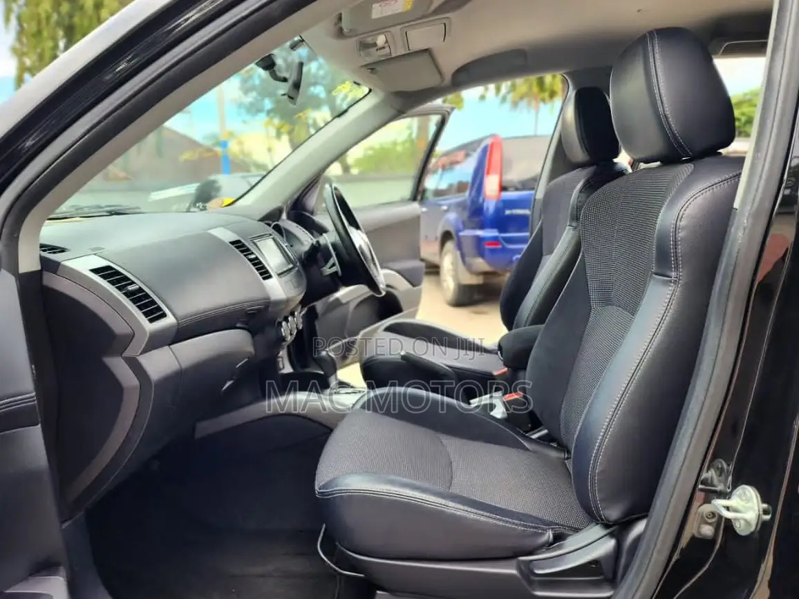 Mitsubishi Outlander 2012 Black