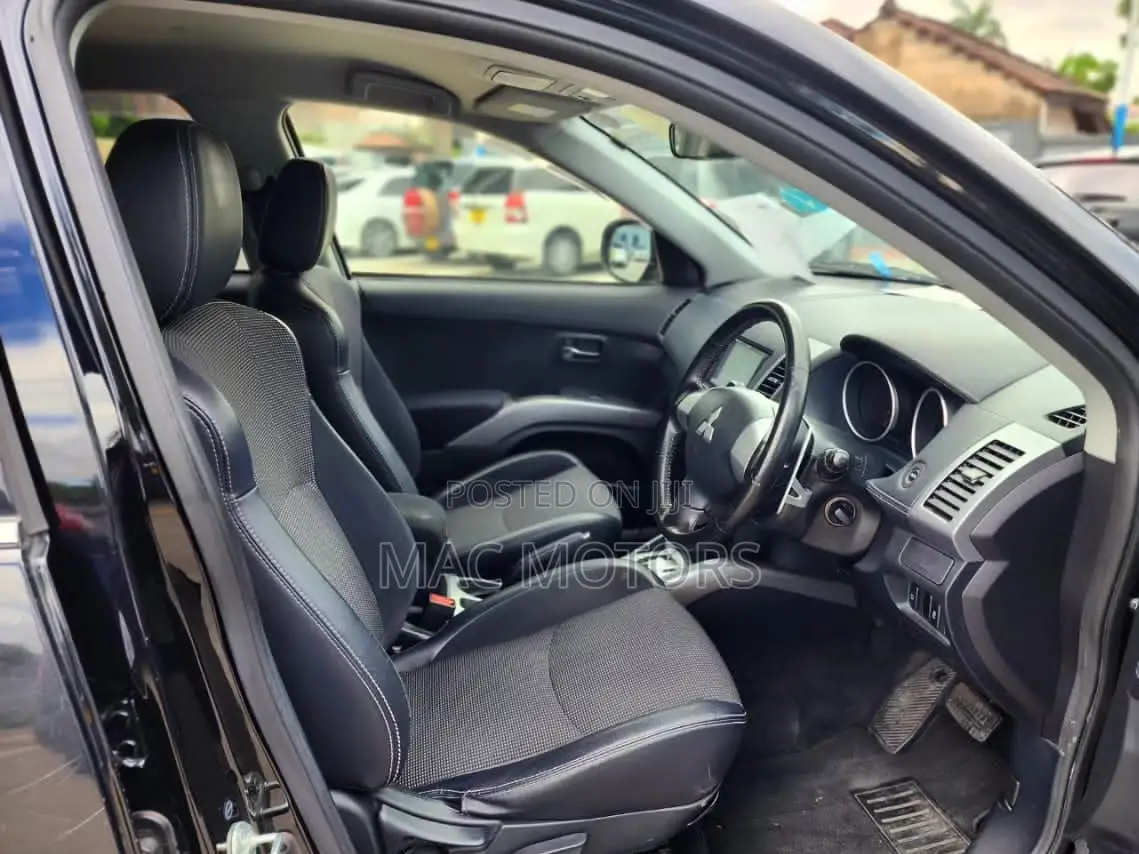 Mitsubishi Outlander 2012 Black