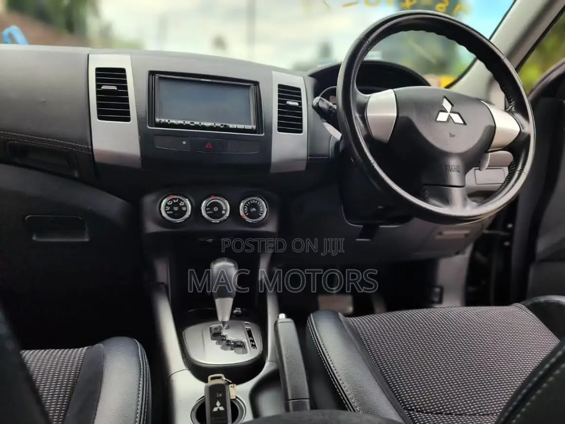 Mitsubishi Outlander 2012 Black