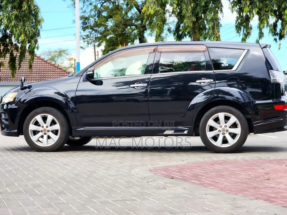Mitsubishi Outlander 2012 Black