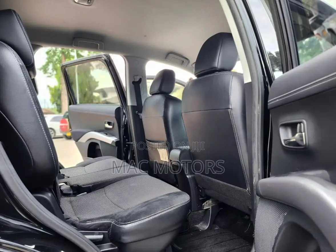 Mitsubishi Outlander 2012 Black