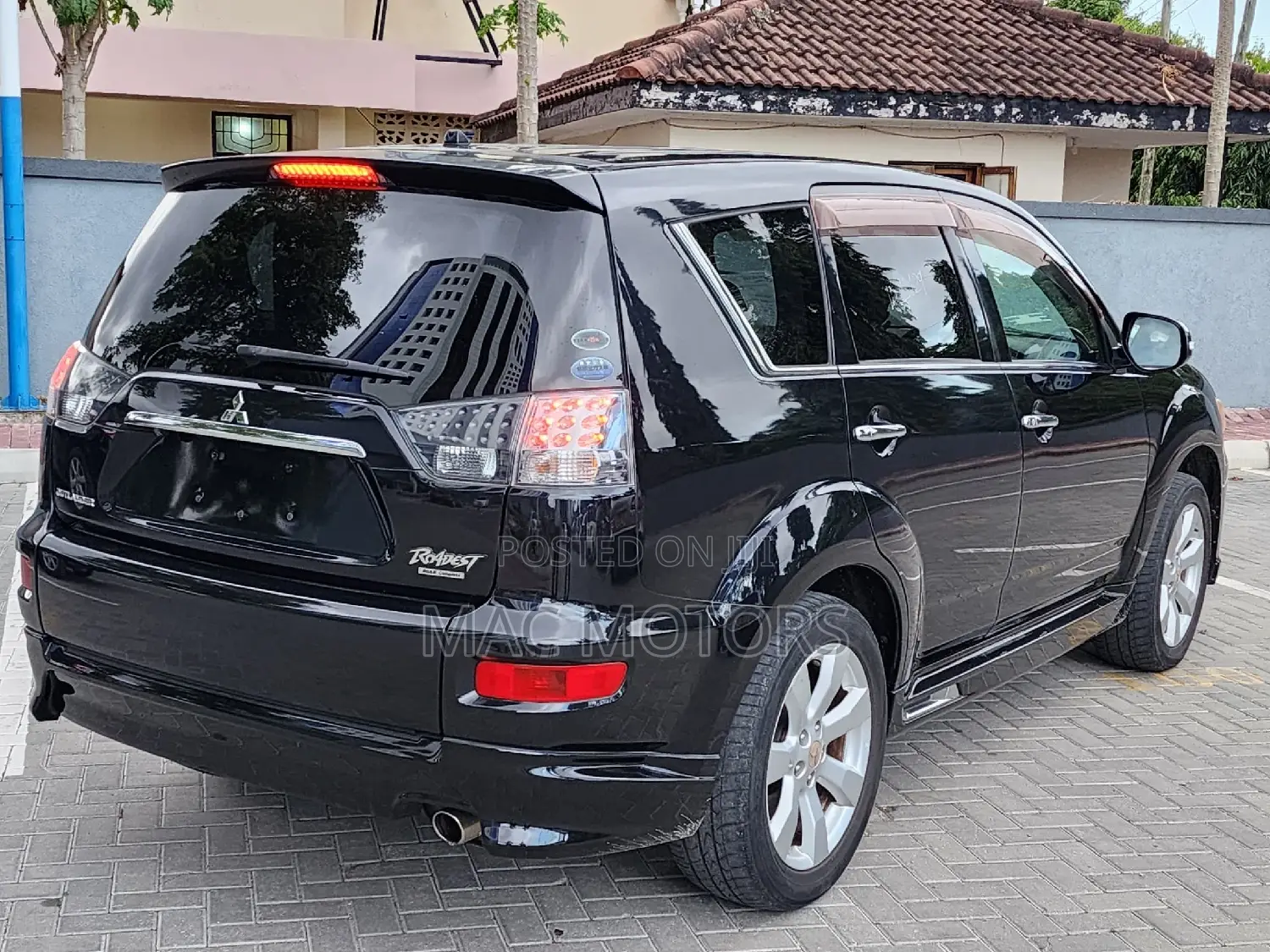 Mitsubishi Outlander 2012 Black