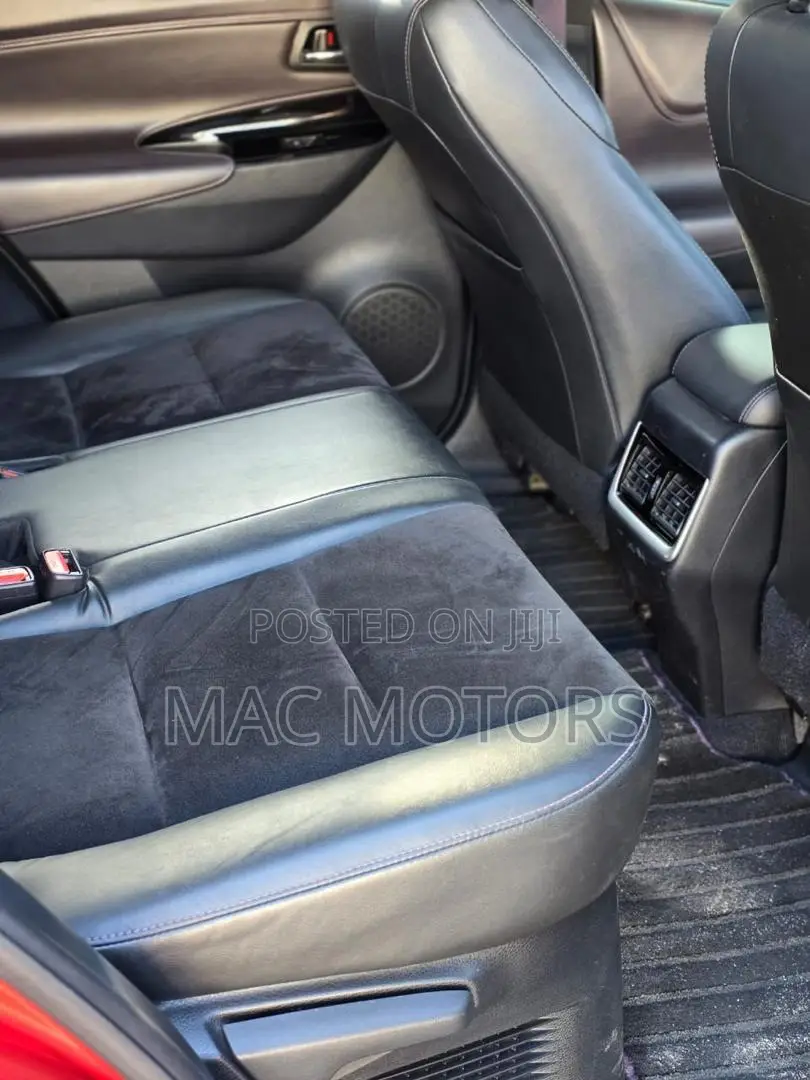 Toyota Harrier 2.0 2016 Red