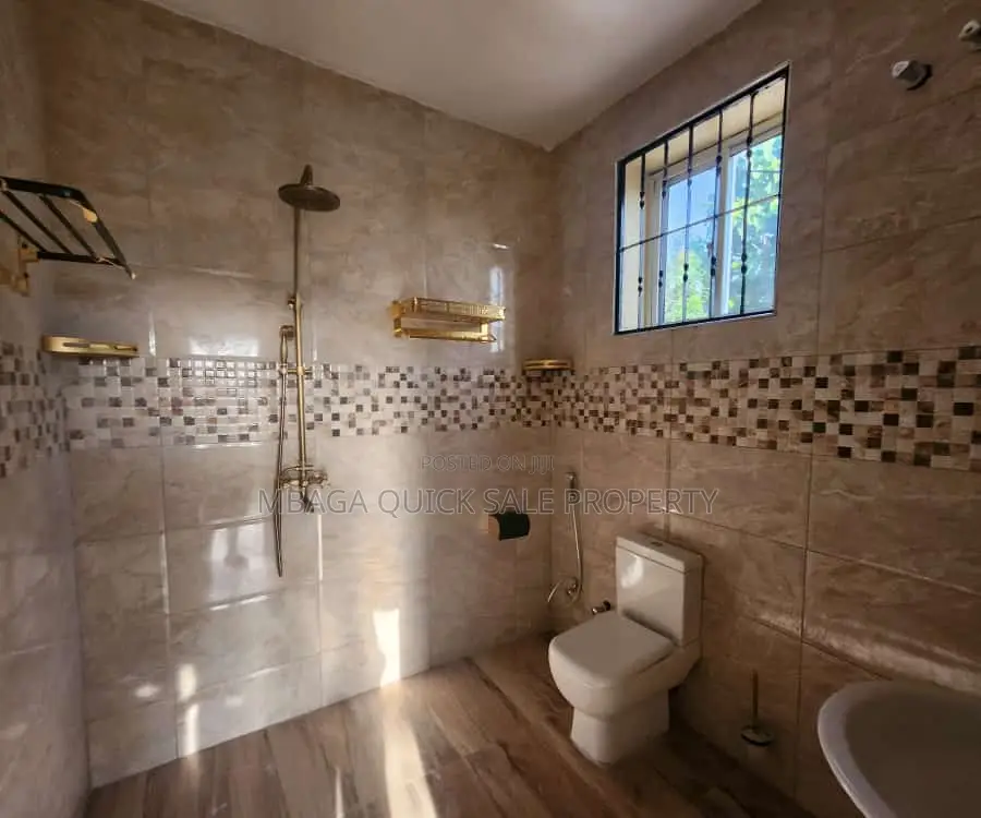 3bdrm Apartment in Salasala Kinzudi, Mbezi for rent