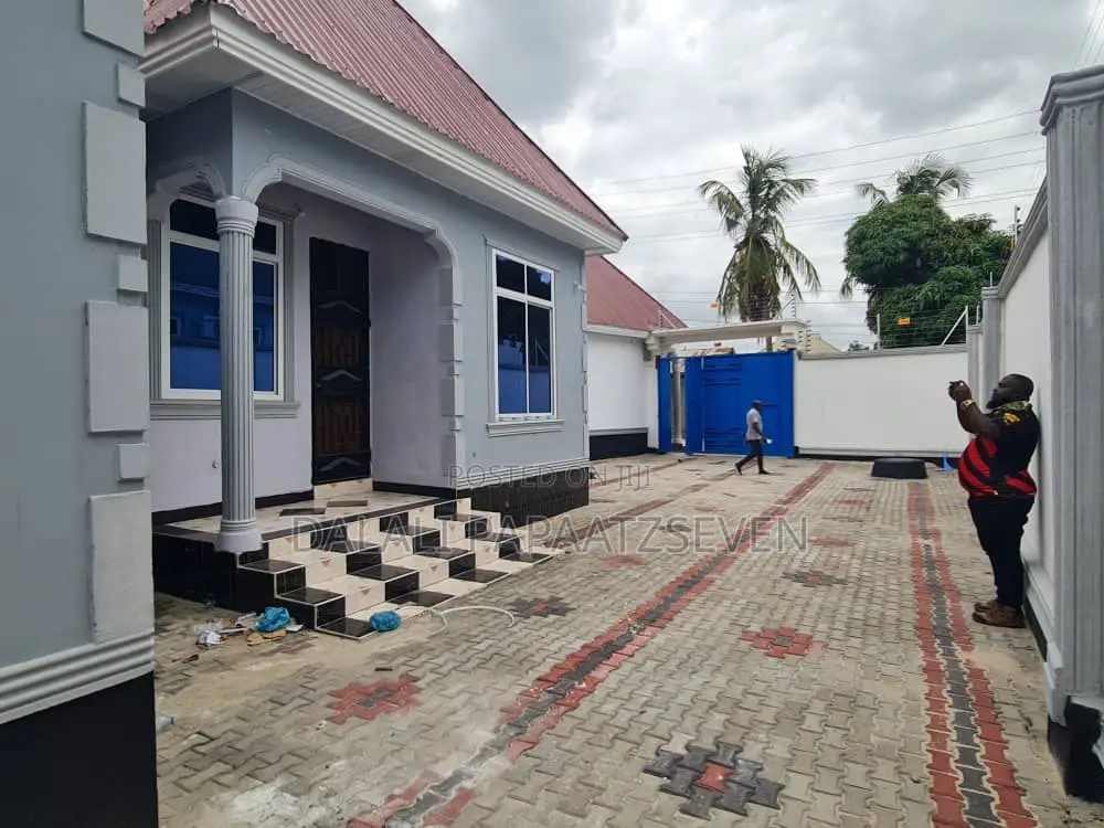 4bdrm House in Dalalipapaatzseven, Mbagala for sale