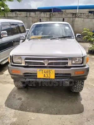 Toyota Hilux 1999 White