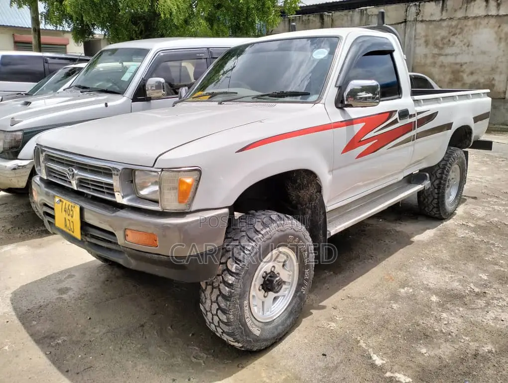 Toyota Hilux 1999 White