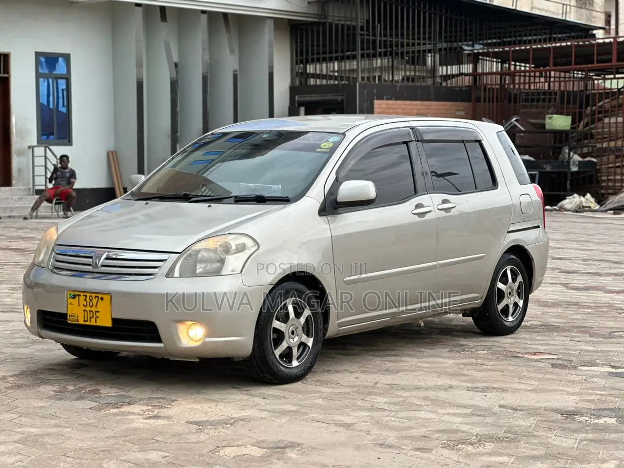 Toyota Raum 2005 Silver