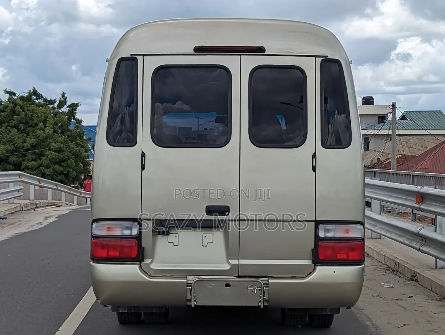 Toyota Coaster 1998 Gold