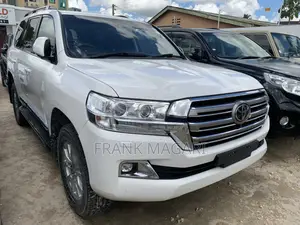 Toyota Land Cruiser 4.5 V8 VXR 2017 White