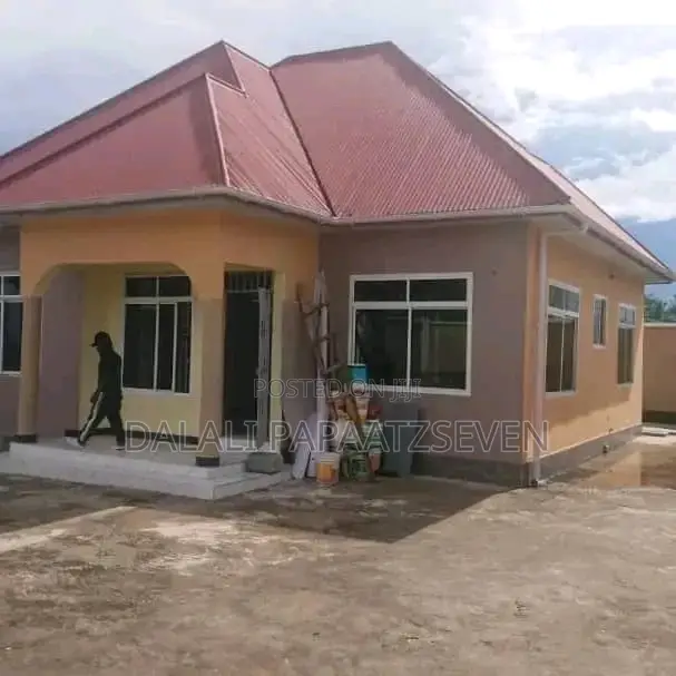 3bdrm House in Dalalipapaatzseven, Bunju for rent