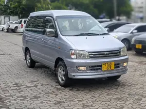 Toyota Noah 2005 Silver