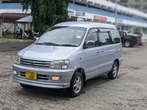 Toyota Noah 2005 Silver