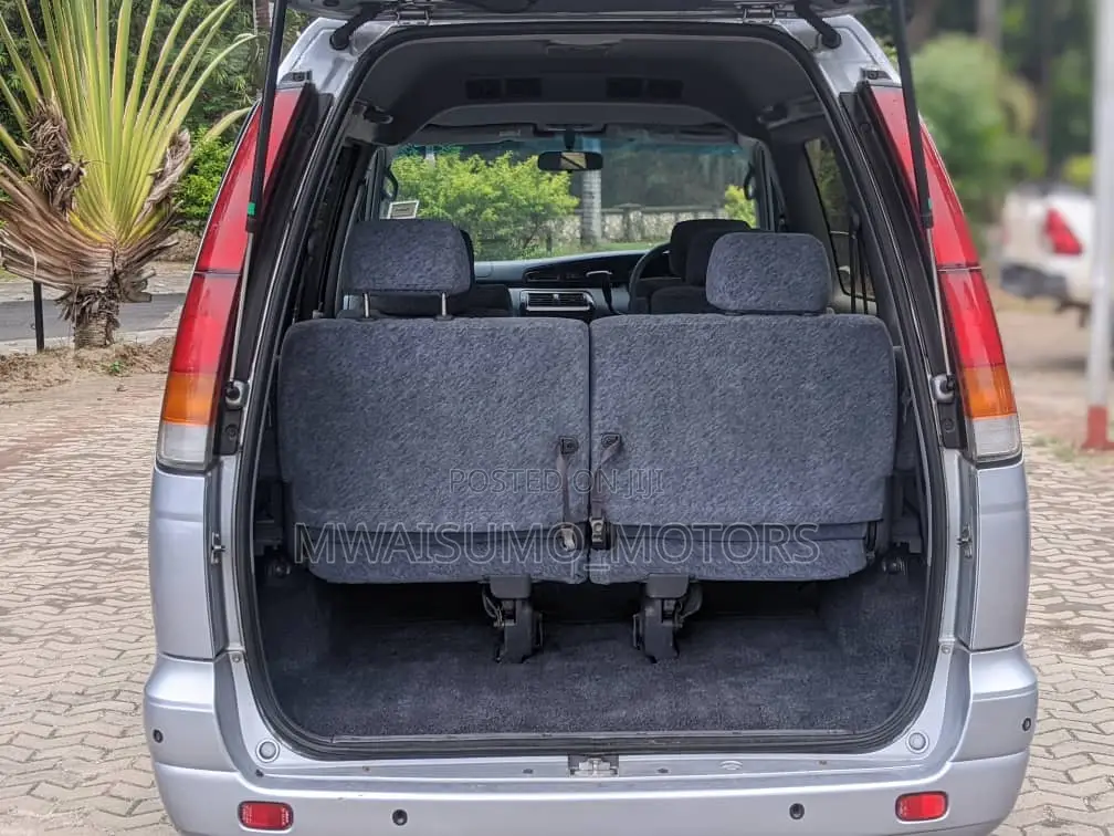 Toyota Noah 2005 Silver