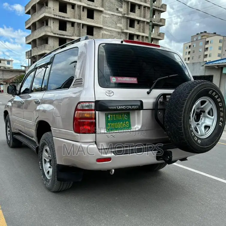 Toyota Land Cruiser 2001 Silver