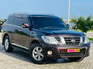 Nissan Patrol 2015 Burgundy