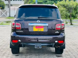 Nissan Patrol 2015 Burgundy