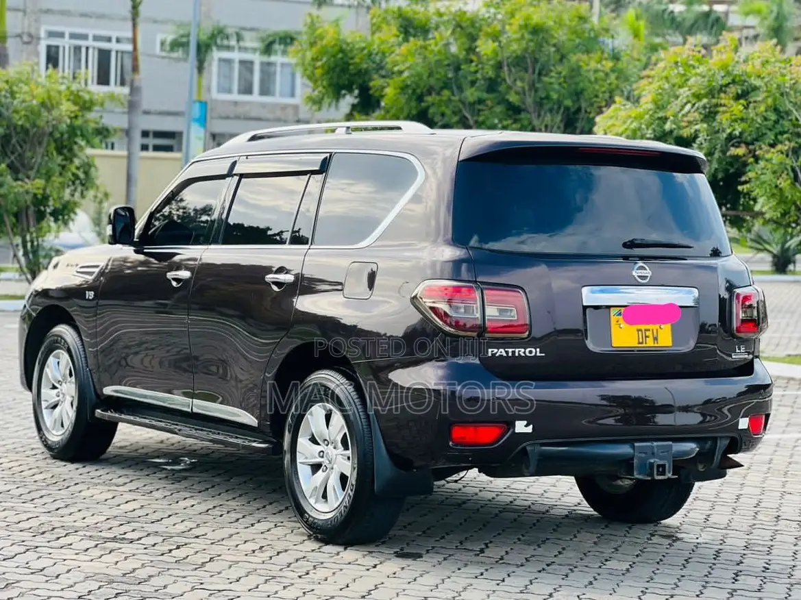 Nissan Patrol 2015 Burgundy